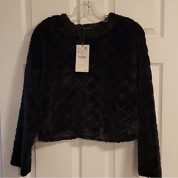 Zara Faux Fur Quilted Black Pullover - Picture 2 of 16